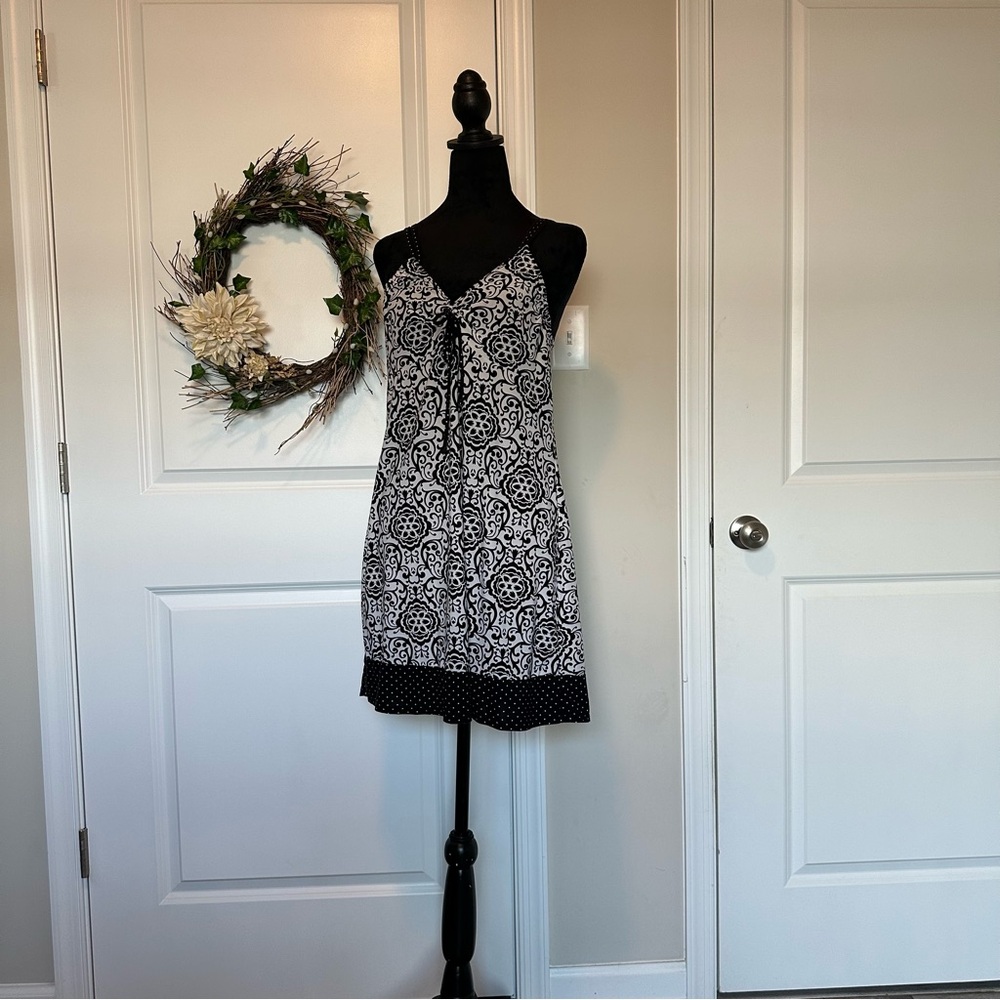 Dainty Black and White Nighty